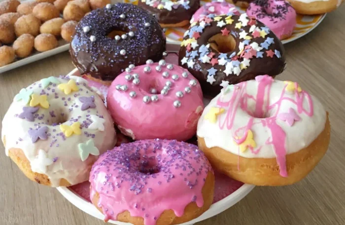 Donut Çilek – Çikolata