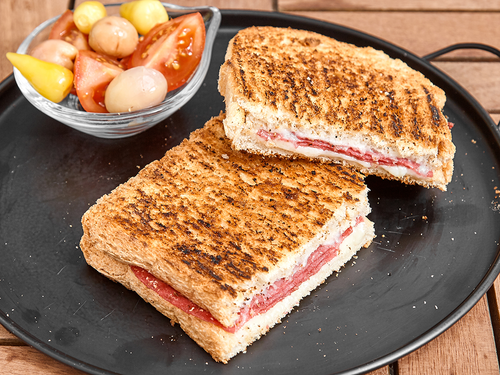 Füme Salamlı Tost